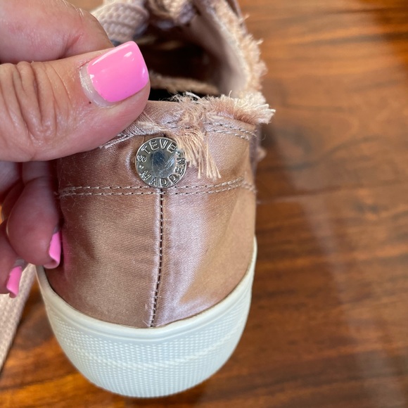 Steve Madden Greyla Satin pink fringe.size 7.5 - Picture 9 of 10